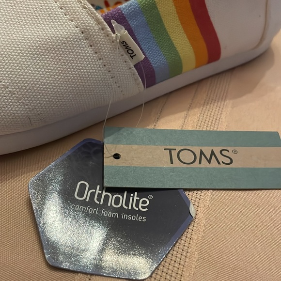 Tom’s  brand new with tags. Never worn rainbow Pride Tom’s - Picture 4 of 6